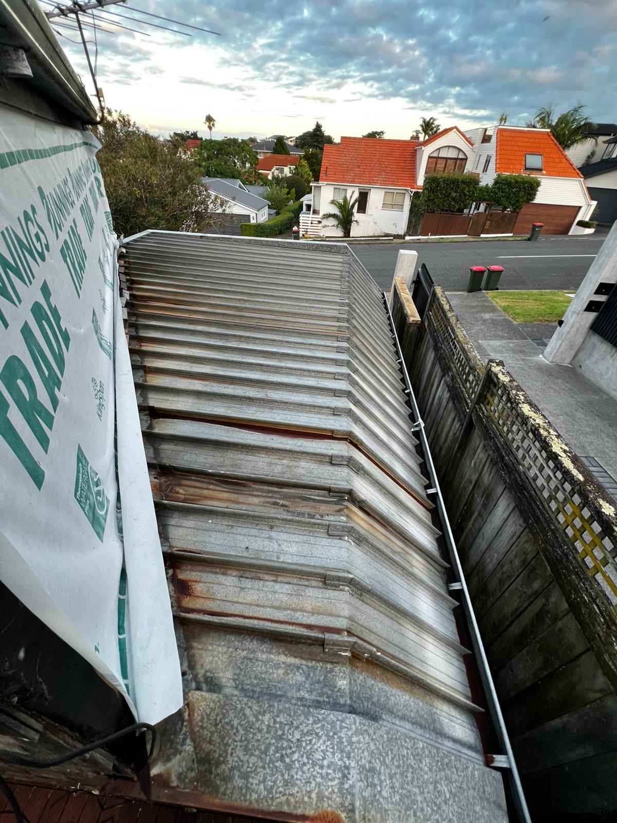 Weathered Auckland metal roof before restoration